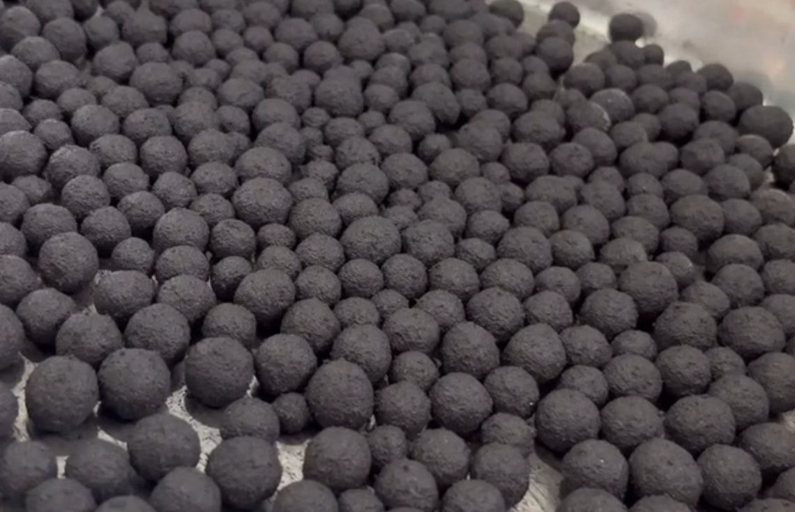 使用球團礦有機粘結(jié)劑對鋼鐵廠的生產(chǎn)效率有何影響？