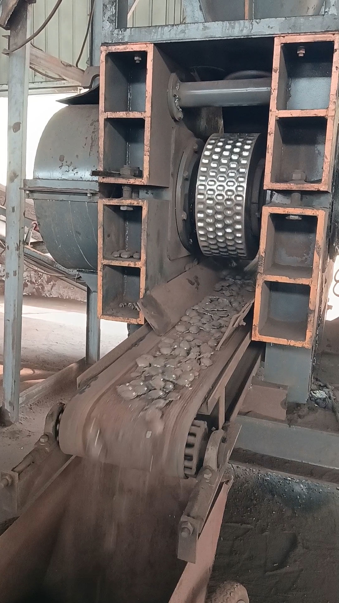 建杰轉(zhuǎn)底爐脫鋅除塵灰冷壓球團粘合劑優(yōu)勢